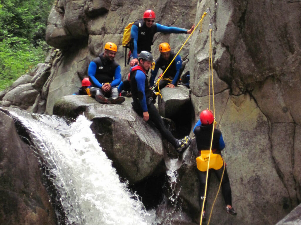 Descente en canyoning en eaux chaudes