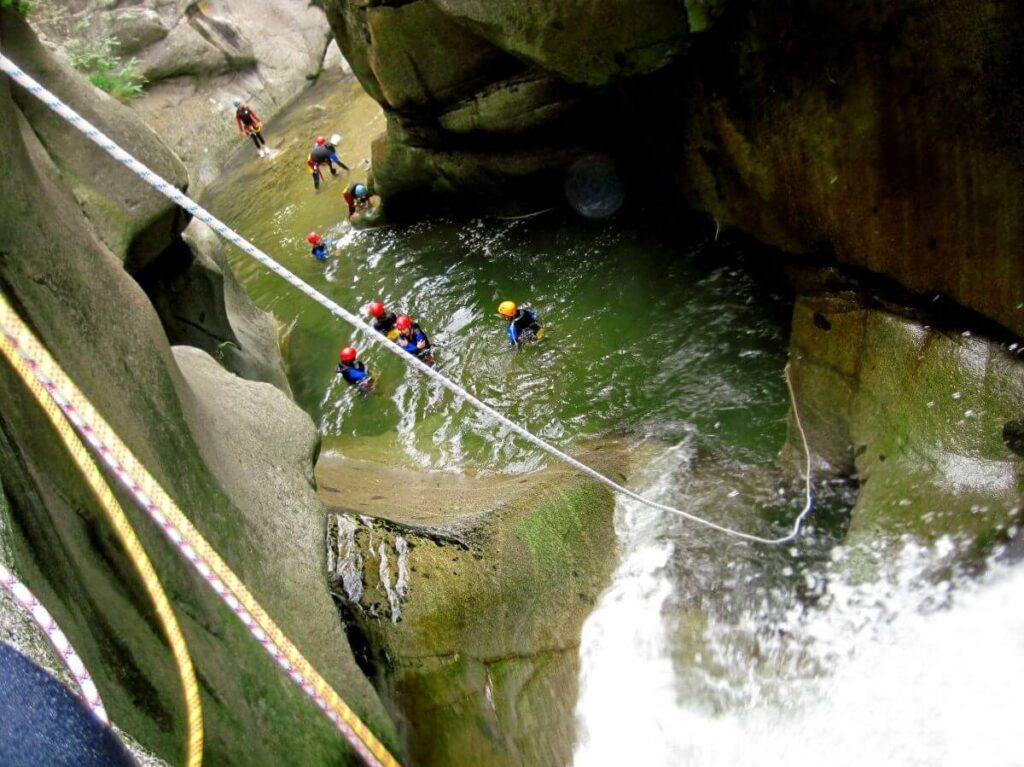 Canyoning sportif dans les Pyrénées Orientales