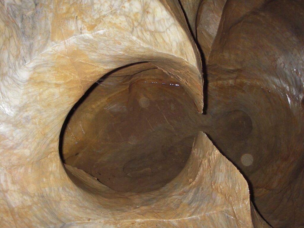 Spéléo dans les Pyrénées-Orientales