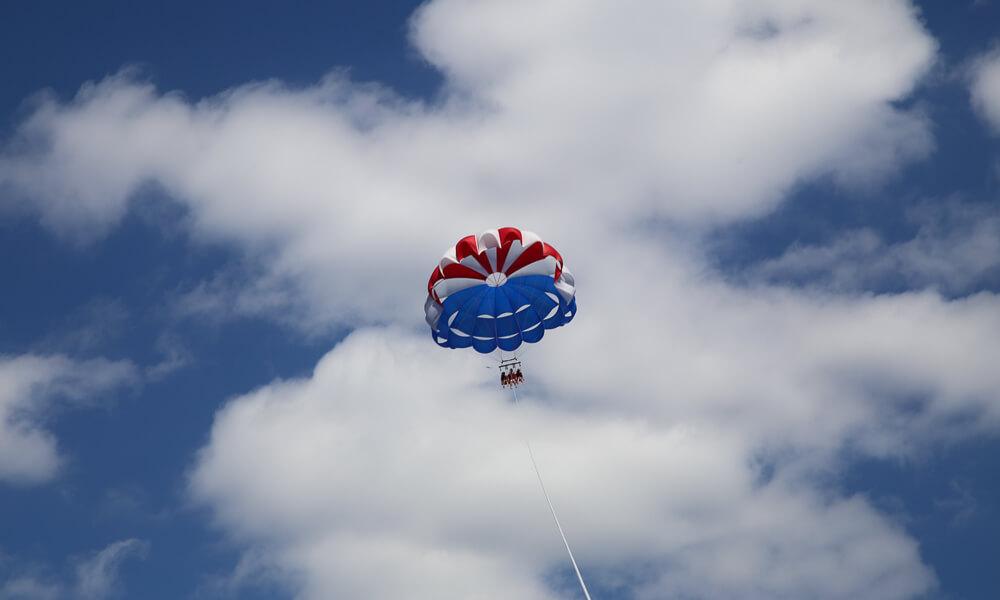 Parachute ascensionnel sur la Costa Brava